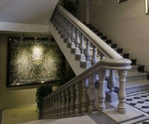 barandilla de mármol blanca al aire libre de la verja de la escalera, barandilla externa de la escalera