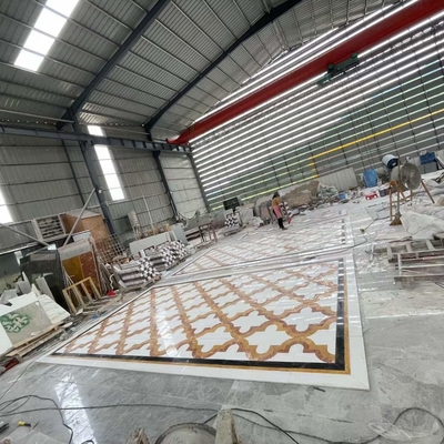 Alfombra de chorro de agua de mármol blanco y amarillo en estilo de diseño moderno para la villa del salón