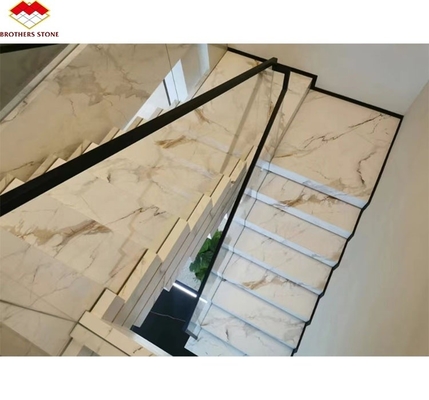 Escaleras de piedra artificial antiderrapante brillantes azulejos para escaleras rectas interiores de diseño moderno