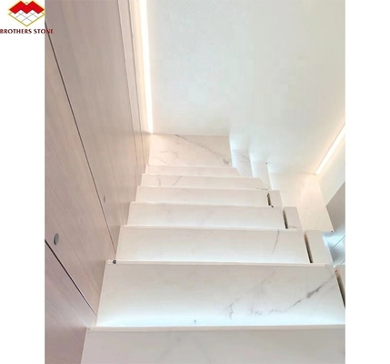 Escaleras de piedra artificial antiderrapante brillantes azulejos para escaleras rectas interiores de diseño moderno