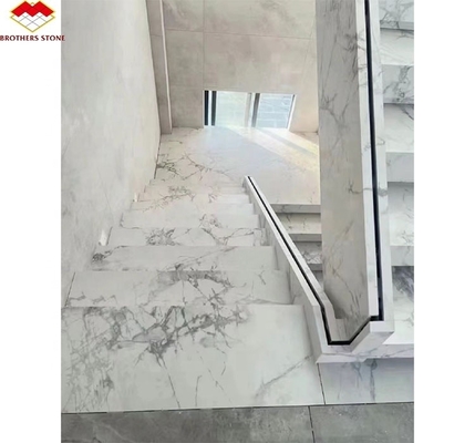 Escaleras rectas no resbaladizas pisadas de escaleras con piedra sinterizada grandes losas de stock especial