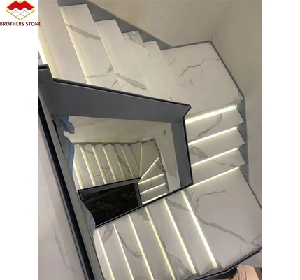 Escalera recta de diseño moderno Escalera de mármol artificial de lujo personalizada