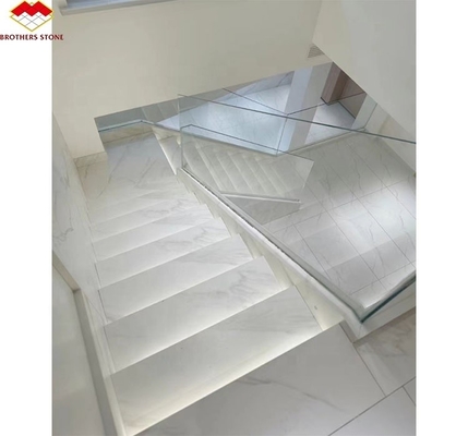 Escalera recta de diseño moderno Escalera de mármol artificial de lujo personalizada