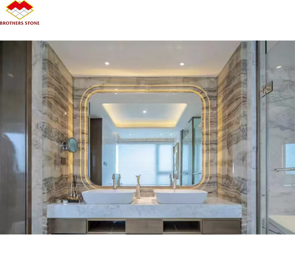 Panel de pared del baño del hotel y lavabo de vanidad con fregadero hecho de piedra natural mármol ónix