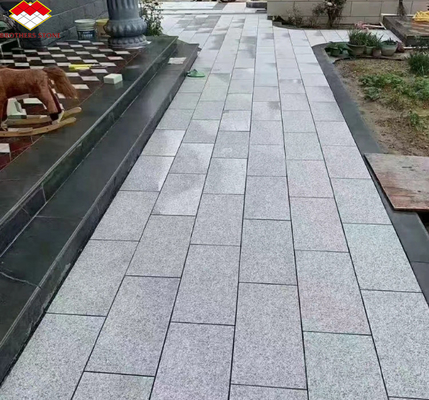 Los hermanos de piedra flameada gris de granito de losas de pavimento de azulejos para el camino de piedra natural afilada