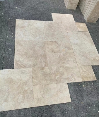 Lustrando azulejos de cubierta de marfil de piedra travertina de plata brillante para el área de la terraza del jardín