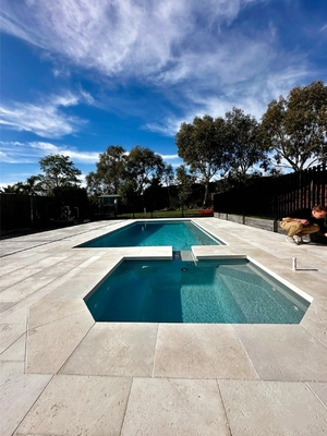 Estilo de diseño moderno Plata natural Travertino Piedra de marfil Tejas de cubierta para pisos de piscina