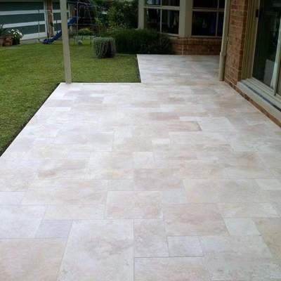 Estilo de diseño moderno Plata natural Travertino Piedra de marfil Tejas de cubierta para pisos de piscina