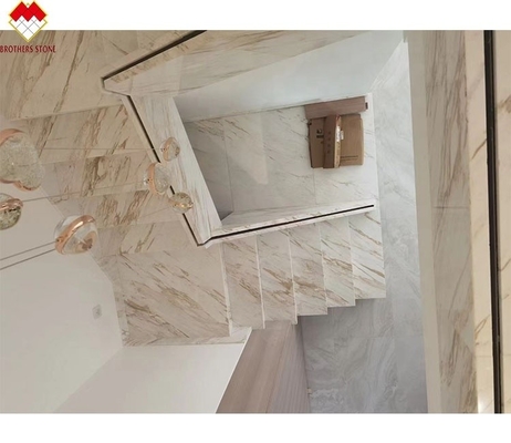Tamaño personalizado Venus Oro Calacatta Escalera espiral de mármol Trampolín interior Luz LED moderna y diseño antideslizante