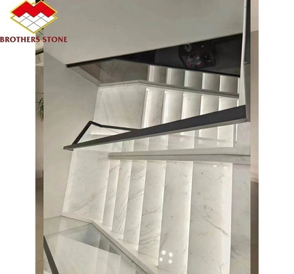 Escaleras de mármol blanco pulidas modernas azulejos de piedra natural cortada a medida para diseño de interiores