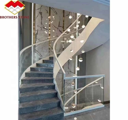 Escalera de mármol interior del hotel con diseño curvo en espiral moderno y opción de corte a medida
