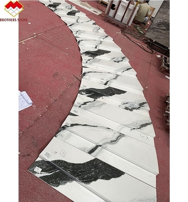 Diseño de escaleras de lavabo interior de grado personalizado Plataformas de porcelana con aspecto de mármol blanco Panda