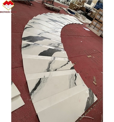 Diseño de escaleras de lavabo interior de grado personalizado Plataformas de porcelana con aspecto de mármol blanco Panda