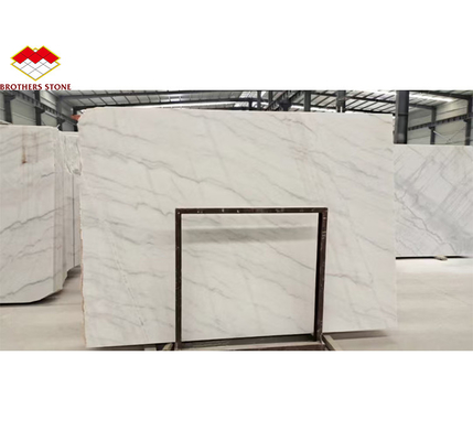 La cantera de mármol blanco de Guangxi es un bloque natural moderno para decoraciones interiores de hoteles.