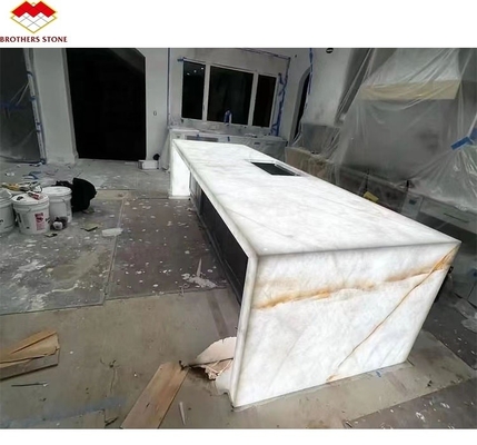 Mesa de mármol de ónix de cristal translúcido en diseño moderno para comidas de lujo