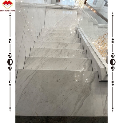 Fácil de instalar Escalera de mármol de piedra blanca de lujo Volakas para la decoración del hotel