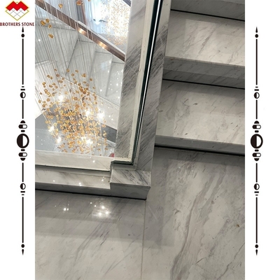 Fácil de instalar Escalera de mármol de piedra blanca de lujo Volakas para la decoración del hotel