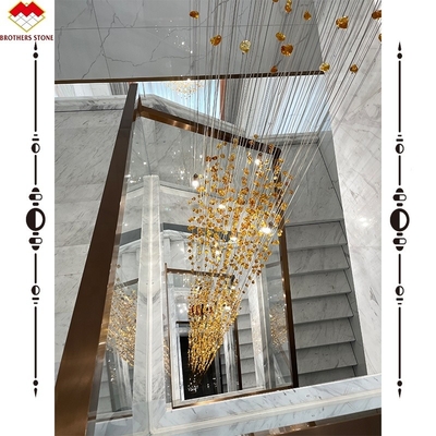 Fácil de instalar Escalera de mármol de piedra blanca de lujo Volakas para la decoración del hotel