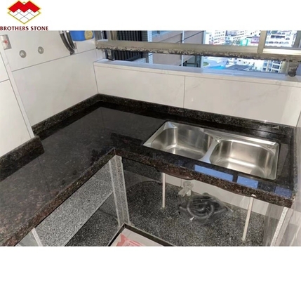 Parque moderno británico de piedra de granito marrón superficie pulida para el diseño de escritorio de cocina