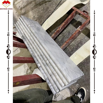 Tamaño personalizado Pisadas de escalera de piedra de mármol blanco y montacargas para estilo de diseño moderno