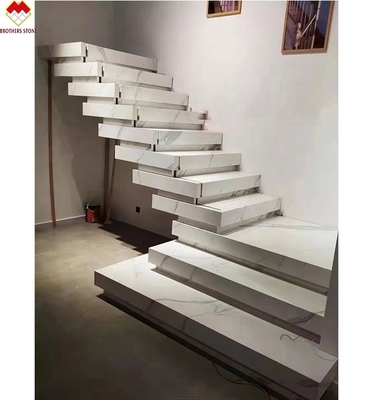 Personalización de las escaleras de azulejos de porcelana con aspecto de mármol blanco pulido o mate de Calacatta Dureza Mohs 6-7