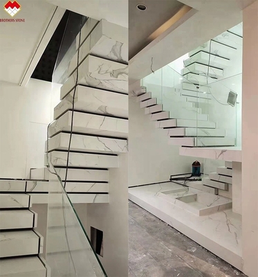 Personalización de las escaleras de azulejos de porcelana con aspecto de mármol blanco pulido o mate de Calacatta Dureza Mohs 6-7