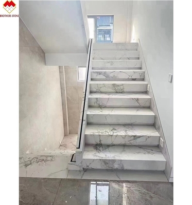 Personalización de las escaleras de azulejos de porcelana con aspecto de mármol blanco pulido o mate de Calacatta Dureza Mohs 6-7