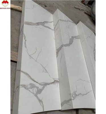 Blanco Negro Gris Oro personalizado Polido Calacatta Marmol Vista de azulejos de porcelana Escaleras