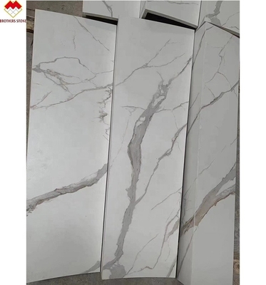 Blanco Negro Gris Oro personalizado Polido Calacatta Marmol Vista de azulejos de porcelana Escaleras