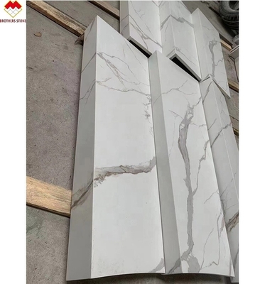 Blanco Negro Gris Oro personalizado Polido Calacatta Marmol Vista de azulejos de porcelana Escaleras