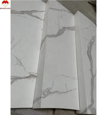 Blanco Negro Gris Oro personalizado Polido Calacatta Marmol Vista de azulejos de porcelana Escaleras