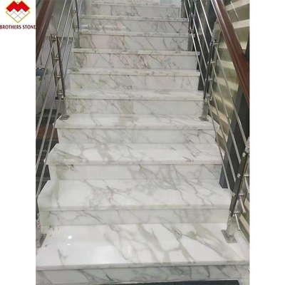 Escalera de mármol blanco personalizada con diseños de alza barandilla de vidrio en diseño espiral