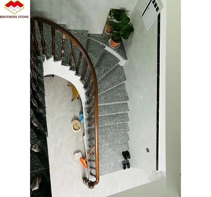 La losa de granito negro cortada a medida para escaleras y edificios en el diseño chino moderno