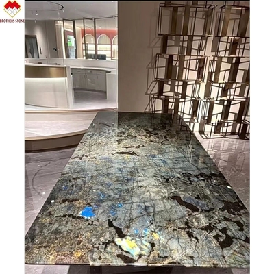 Larga losa de lujo esmeralda azul ónix mármol de Brasil para la mesa de cena transparente
