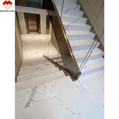 Diseño europeo Granos grises blancos escaleras talladas en mármol pisos y elevadores estilo moderno escaleras interiores decorativas de acero recto