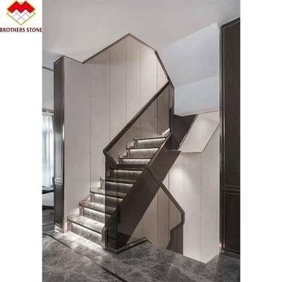 Diseño europeo Granos grises blancos escaleras talladas en mármol pisos y elevadores estilo moderno escaleras interiores decorativas de acero recto