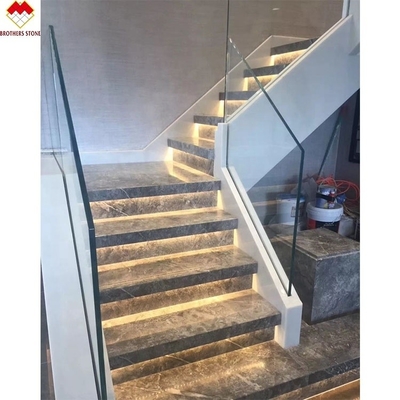 Diseño europeo Granos grises blancos escaleras talladas en mármol pisos y elevadores estilo moderno escaleras interiores decorativas de acero recto