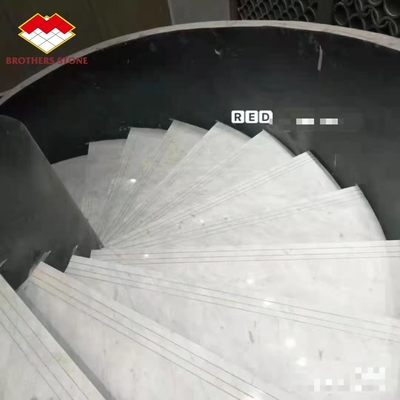 Escalera de arco tallada para interiores