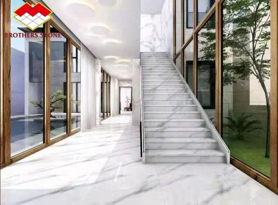 Escalera de arco tallada para interiores