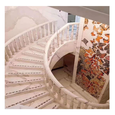 Interior estilo de diseño moderno multicolor ónix de madera venosa escaleras de mármol con barandilla de vidrio