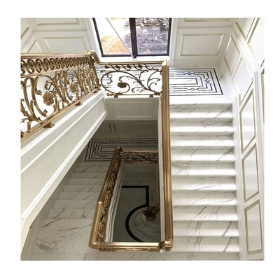 Pisos de escalera tallados en mármol blanco y elevadores para el interior de apartamentos europeos en Italia