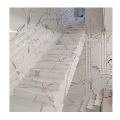 Escaleras de mármol blanco con barandillas de vidrio de Italia ODM OEM ofrecido
