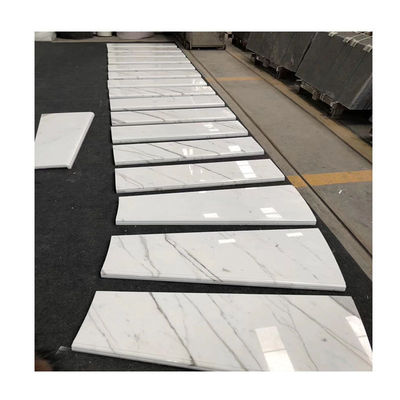 Escaleras de mármol blanco con barandillas de vidrio de Italia ODM OEM ofrecido