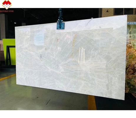 Diseño moderno de la villa pulida de ónix blanco de la losa de mármol para la sala de estar de la pared y el suelo