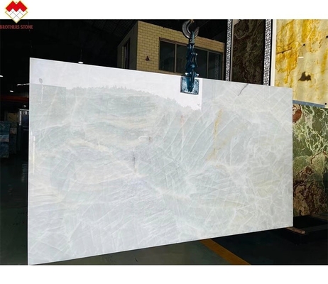 Diseño moderno de la villa pulida de ónix blanco de la losa de mármol para la sala de estar de la pared y el suelo