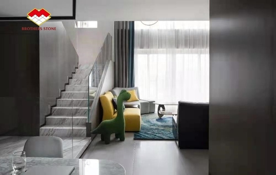 Capa de escalera de piedra natural de mármol interior con tamaño personalizado y característica antideslizante