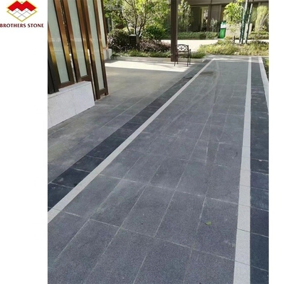 Granito chino cortado a la talla de la losa para pisos exteriores 30 mm piedra de fuego pulida
