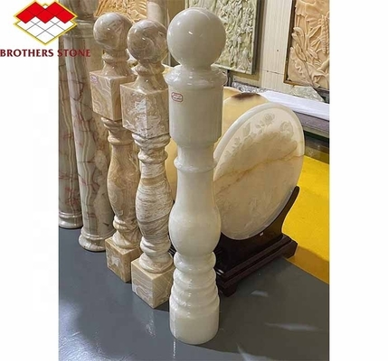 Columna de mármol de ónix moderna diseñada con piedra natural pulida para pilares de escaleras