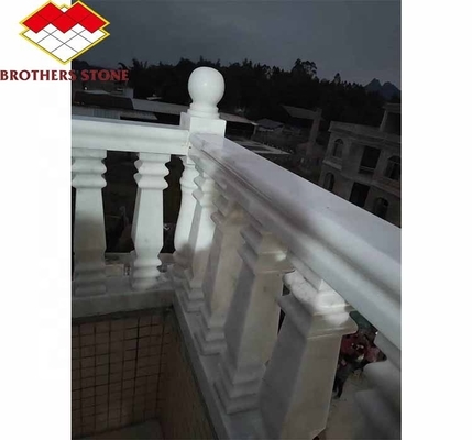 Superficie pulida Columna de manivela terminada para decoraciones del hogar en mármol blanco de Guangxi