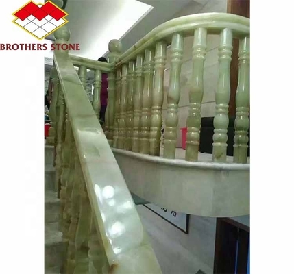 Manillar de mármol de ónix blanco y verde para escalera Columna de balaustradas pulidas modernas